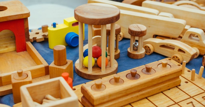 Pourquoi et comment intégrer les jouets en bois Montessori dans la vie quotidien